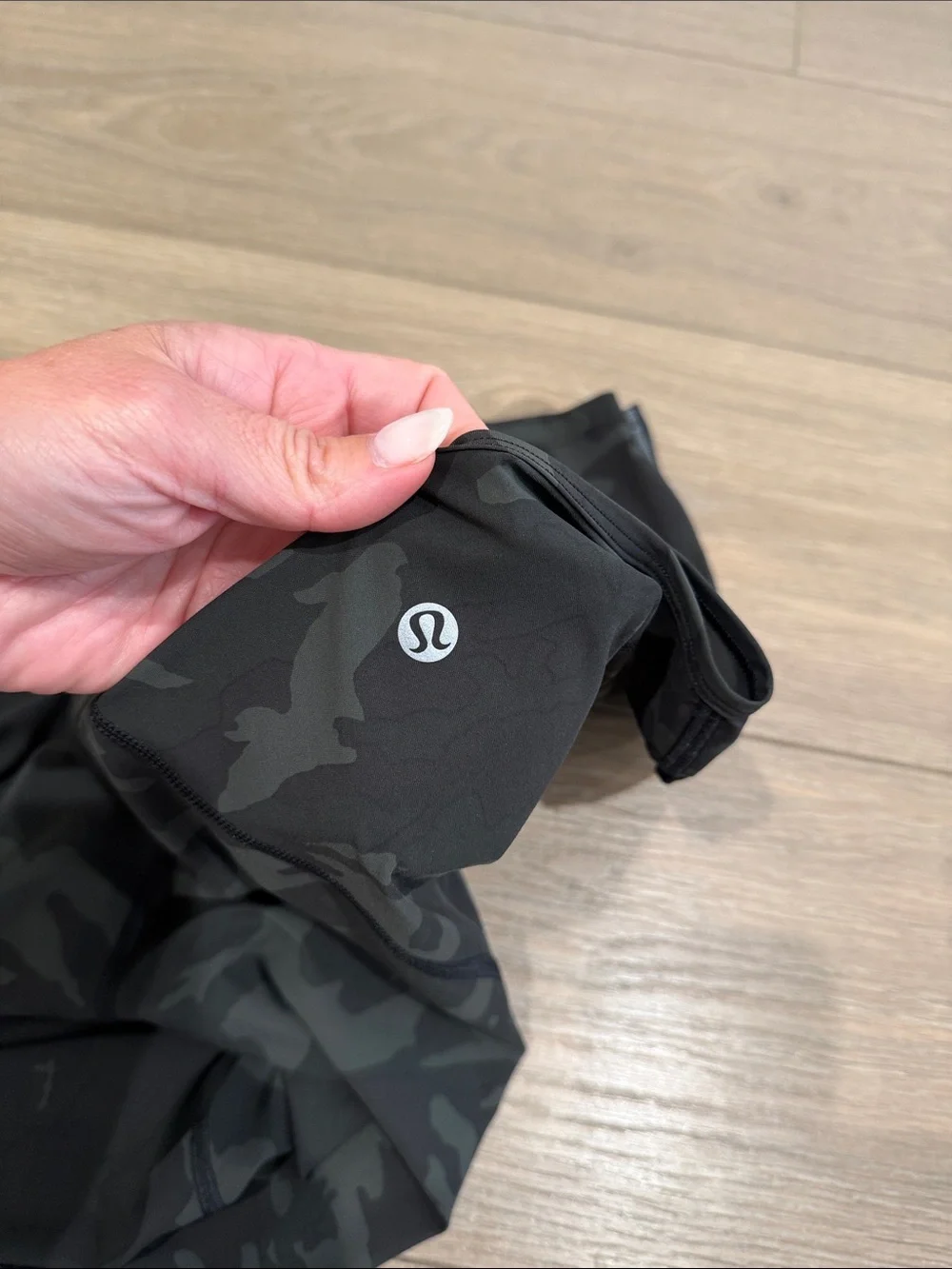 LULULEMON Incognito Camo Multi Gator Green Outrun The Heat Short Sleeve Size 10